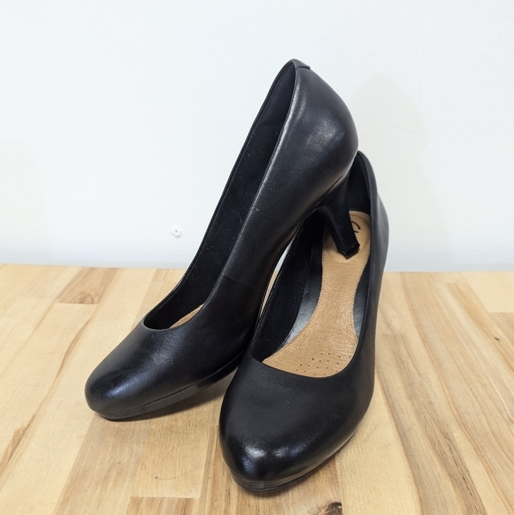 Clark's Artisan Black Leather Pumps Round Toe Heels 9.5 Tempt Appeal 3inch